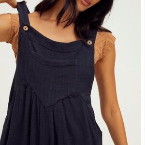 New Free People Sun Drenched Overalls Onesie Jumpsuit in black  Size Large